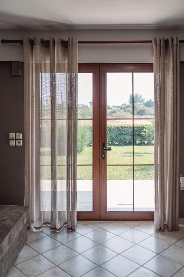 Apartment Theoni's With Garden And Sea View